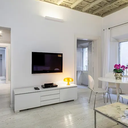 Apartment White Pantheon One Bedroom Apartment *
